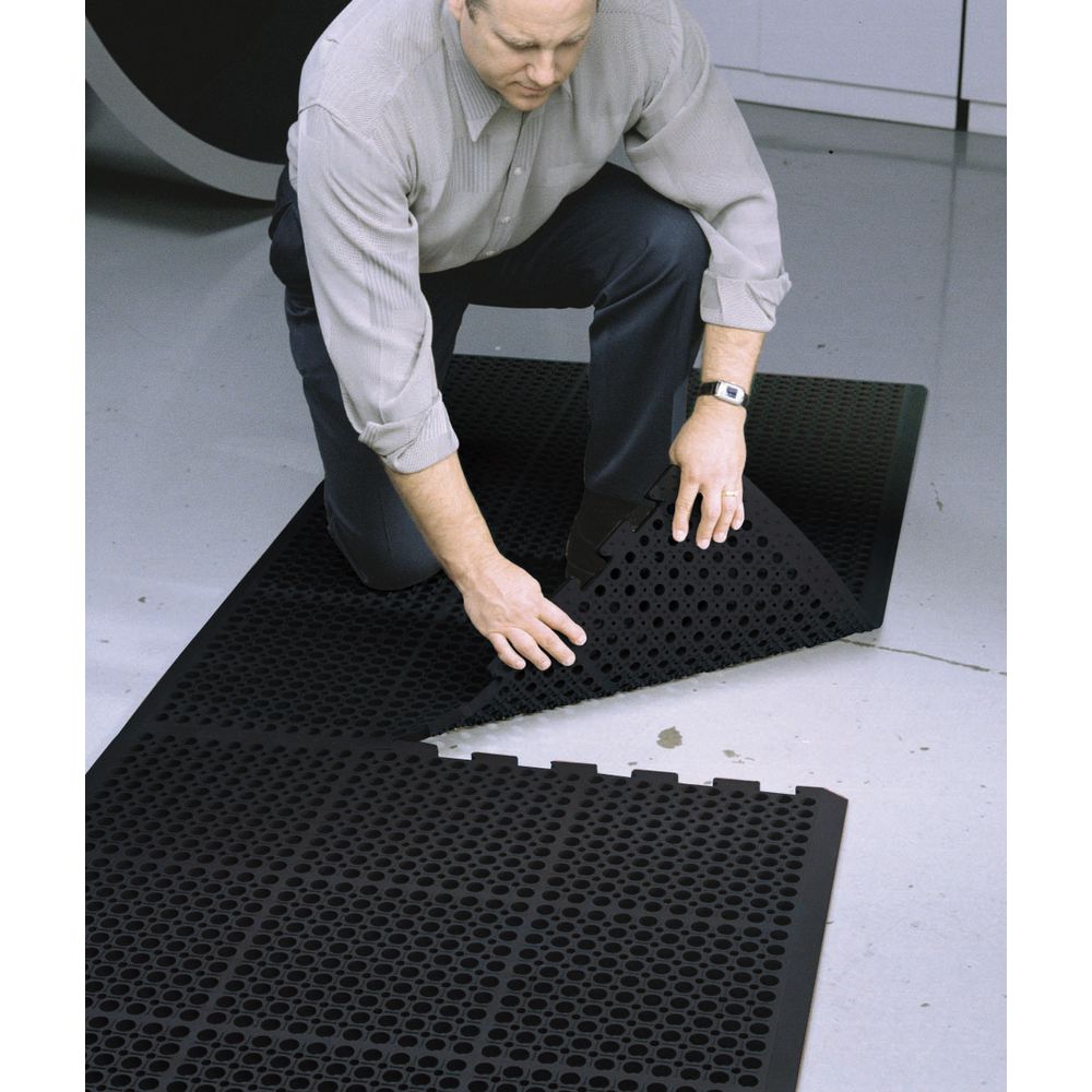 Anti-Fatigue Mats For Center Section In Black Measures 3&#39;W x 5&#39;L x 3/4"